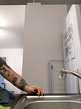 Snapshot of divine_eve chatting on 12.16.25 divine eve online show from 12.16.25