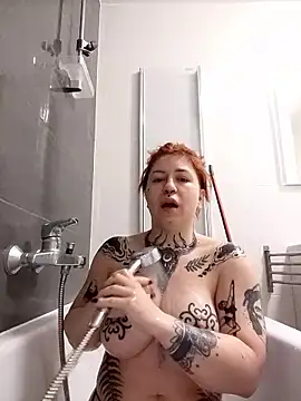 Snapshot of divine_eve chatting on 01.11.26 divine eve online show from 01.11.26