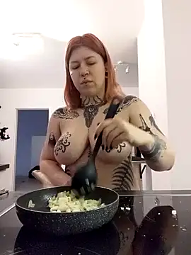 Snapshot of divine_eve chatting on 02.14.26 divine eve online show from 02.14.26