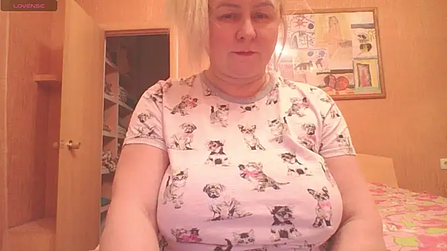 Snapshot of mira_robinsonnn chatting on 02.28.26 mira robinsonnn online show from 02.28.26