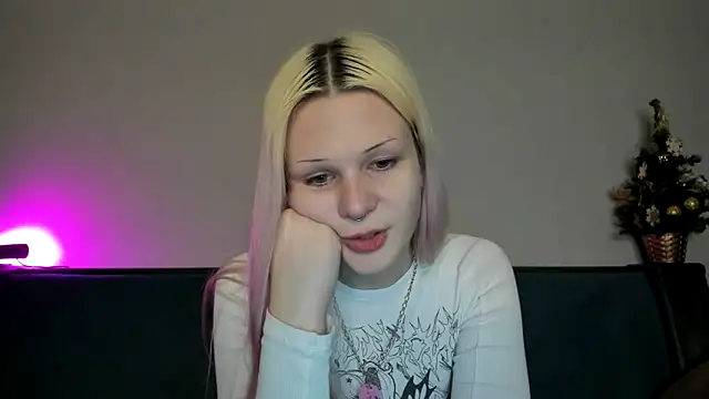 Snapshot of sashakiss99 chatting on 12.09.24 sashakiss99 online show from 12.09.24