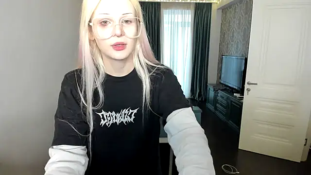 Snapshot of sashakiss99 chatting on 12.26.24 sashakiss99 online show from 12.26.24