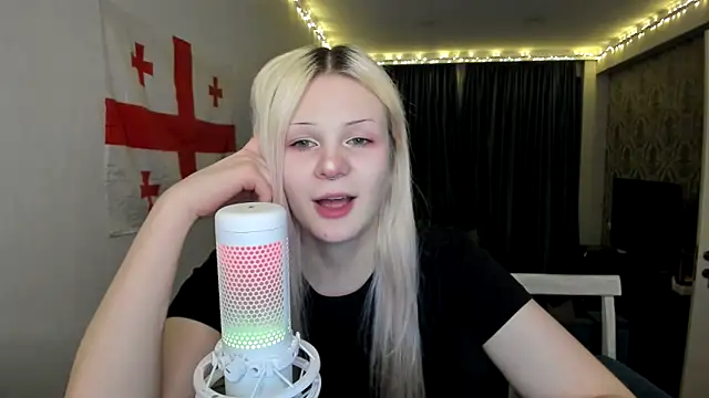 Snapshot of sashakiss99 chatting on 01.02.25 sashakiss99 online show from 01.02.25