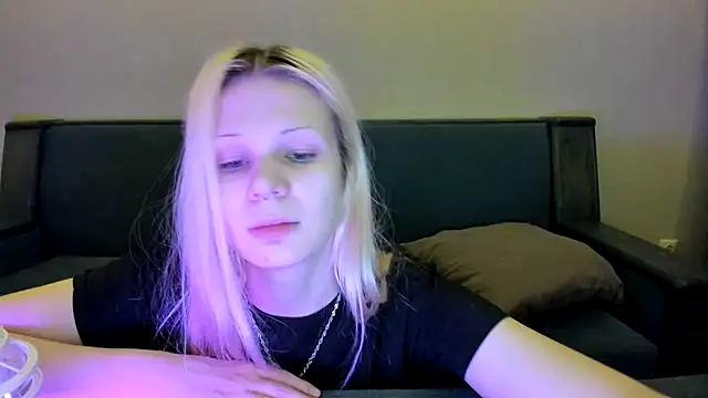 Snapshot of sashakiss99 chatting on 01.03.25 sashakiss99 online show from 01.03.25