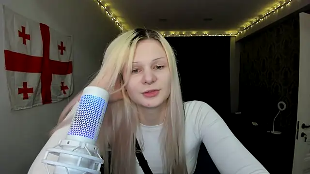 Snapshot of sashakiss99 chatting on 01.22.25 sashakiss99 online show from 01.22.25