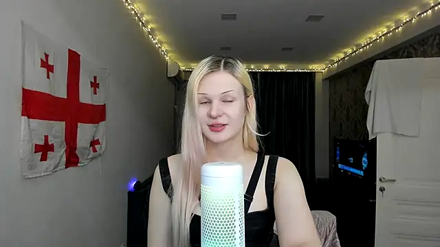 Snapshot of sashakiss99 chatting on 01.31.25 sashakiss99 online show from 01.31.25