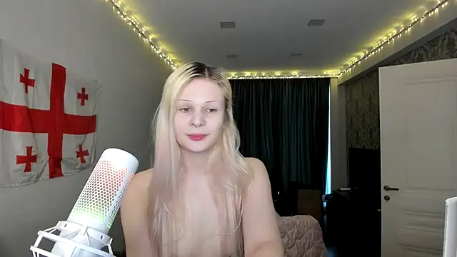 Snapshot of sashakiss99 chatting on 02.04.25 sashakiss99 online show from 02.04.25