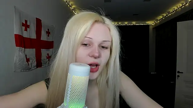 Snapshot of sashakiss99 chatting on 02.28.25 sashakiss99 online show from 02.28.25