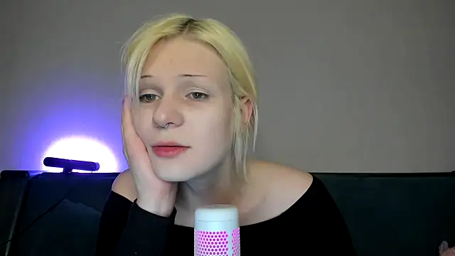 Snapshot of sashakiss99 chatting on 03.05.25 sashakiss99 online show from 03.05.25