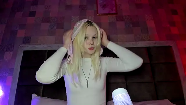 Snapshot of sashakiss99 chatting on 09.30.25 sashakiss99 online show from 09.30.25