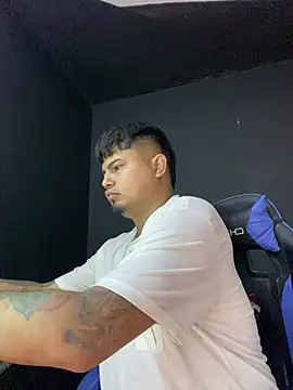 Snapshot of DickMasterfindom chatting on 07.03.26 DickMasterfindom online show from 07.03.26