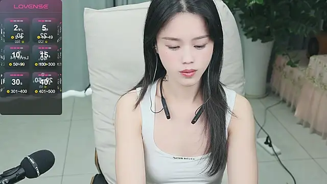 Snapshot of _YouY_ chatting on 01.30.25 YouY online show from 01.30.25