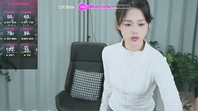 Snapshot of _YouY_ chatting on 02.14.25 YouY online show from 02.14.25