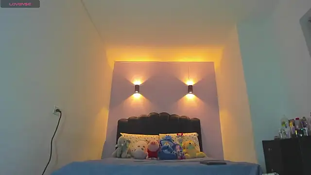 Sofia Clauss  online show from 03.17.26