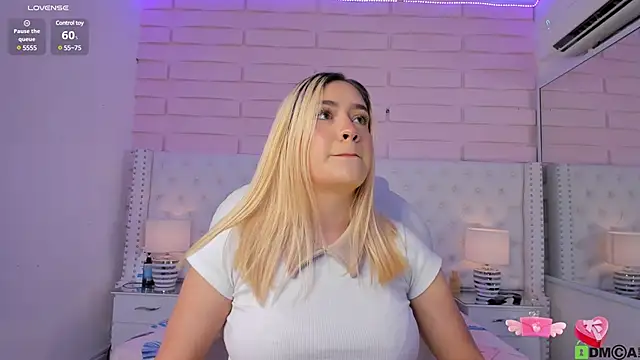 Snapshot of Yaaky_ chatting on 12.13.24 Yaaky online show from 12.13.24