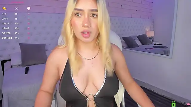 Snapshot of Yaaky_ chatting on 12.24.24 Yaaky online show from 12.24.24