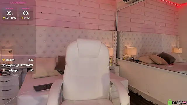 Snapshot of Yaaky_ chatting on 01.28.25 Yaaky online show from 01.28.25