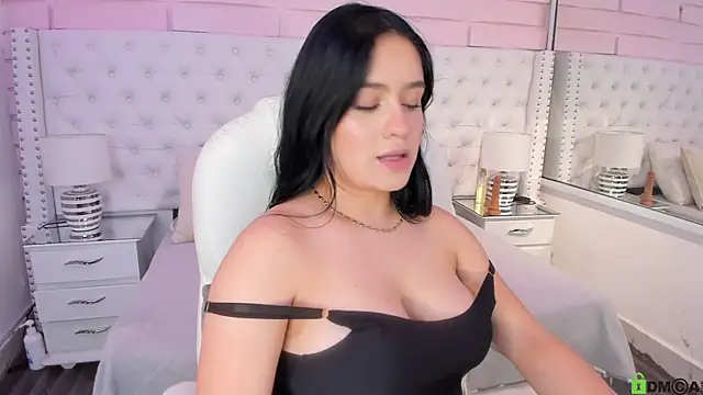 Snapshot of Yaaky_ chatting on 02.07.25 Yaaky online show from 02.07.25