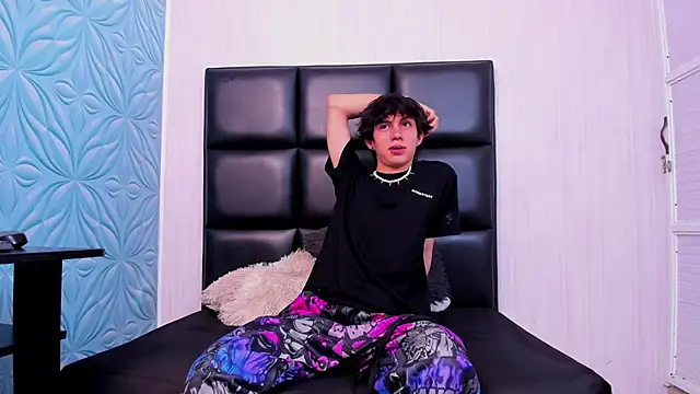 JeanRam18 online show from 02.25.25