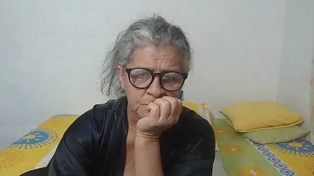 Snapshot of candy_mature_ chatting on 02.04.25 candy mature online show from 02.04.25