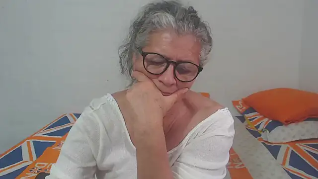 Snapshot of candy_mature_ chatting on 02.19.25 candy mature online show from 02.19.25