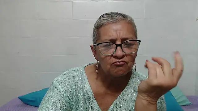 Snapshot of candy_mature_ chatting on 09.30.25 candy mature online show from 09.30.25