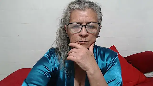 Snapshot of candy_mature_ chatting on 10.13.25 candy mature online show from 10.13.25