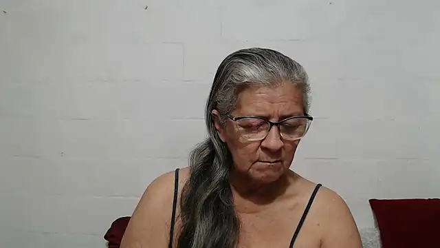 Snapshot of candy_mature_ chatting on 10.18.25 candy mature online show from 10.18.25