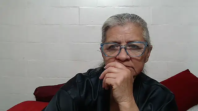 Snapshot of candy_mature_ chatting on 10.30.25 candy mature online show from 10.30.25