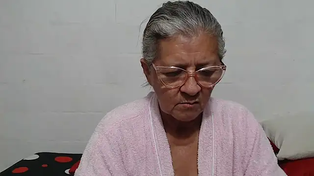 Snapshot of candy_mature_ chatting on 12.01.25 candy mature online show from 12.01.25