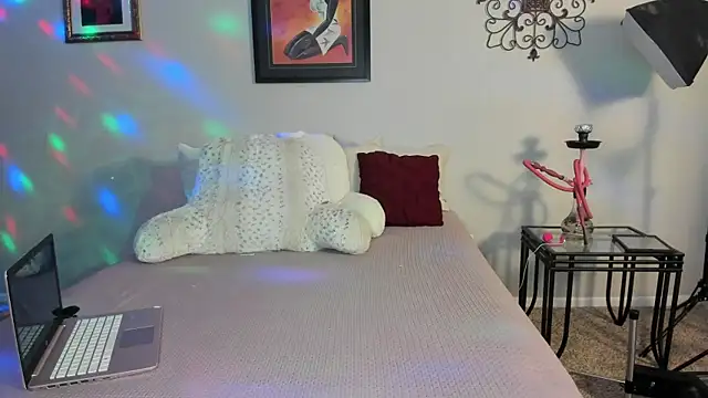 yiauana online show from 02.02.25