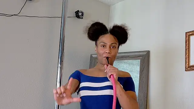 yiauana online show from 02.17.25