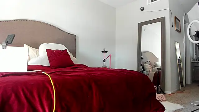 yiauana online show from 09.28.25