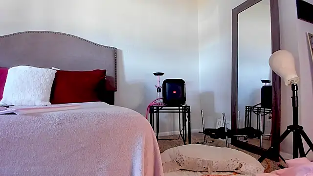 yiauana online show from 11.02.25