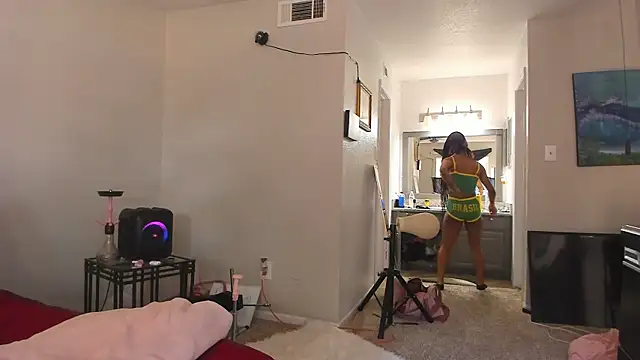 yiauana online show from 11.12.25