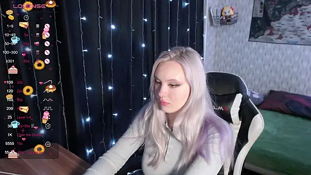 Snapshot of VikaPowers chatting on 12.20.24 VikaPowers online show from 12.20.24