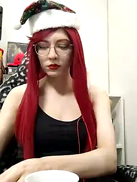 Snapshot of ElliMoor chatting on 12.15.24 ElliMoor online show from 12.15.24