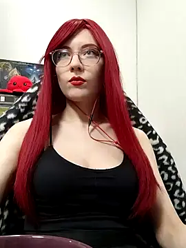 Snapshot of ElliMoor chatting on 12.21.24 ElliMoor online show from 12.21.24