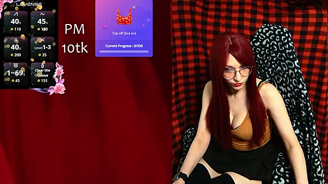 Snapshot of ElliMoor chatting on 10.21.25 ElliMoor online show from 10.21.25