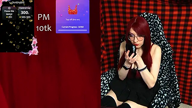 Snapshot of ElliMoor chatting on 10.23.25 ElliMoor online show from 10.23.25