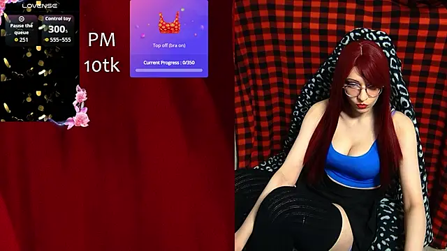 Snapshot of ElliMoor chatting on 10.28.25 ElliMoor online show from 10.28.25