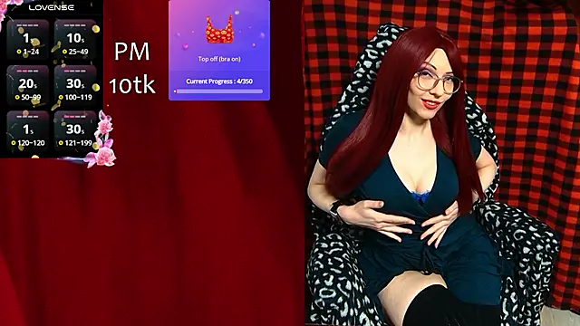 Snapshot of ElliMoor chatting on 10.29.25 ElliMoor online show from 10.29.25