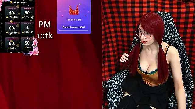 Snapshot of ElliMoor chatting on 11.06.25 ElliMoor online show from 11.06.25