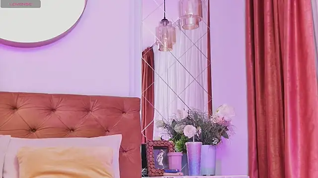 EmilyColle  online show from 10.18.25