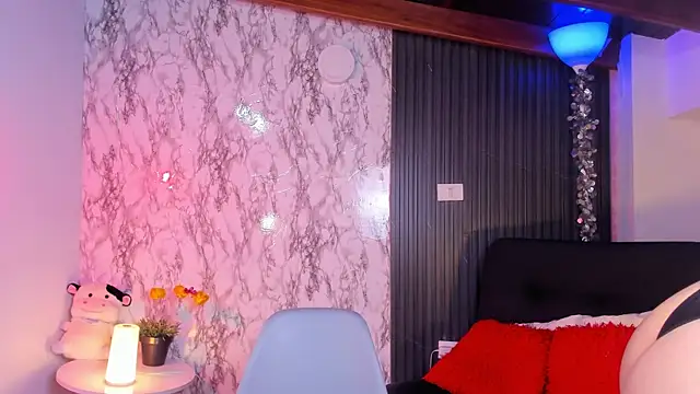 chloe blue online show from 01.31.25