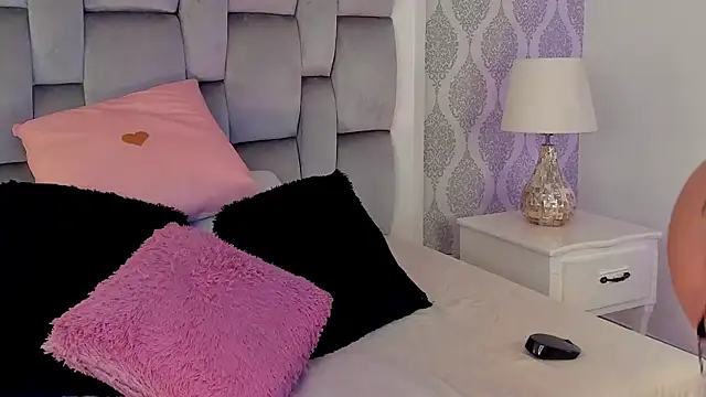 Snapshot of Charlotte__08 chatting on 10.22.25 Charlotte 08 online show from 10.22.25