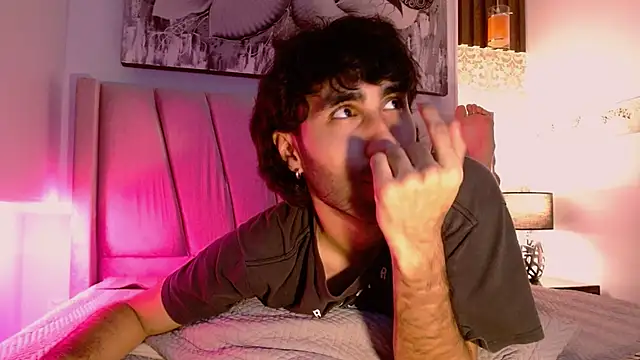 Snapshot of MilanZaire chatting on 12.30.24 MilanZaire online show from 12.30.24