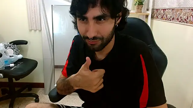 Snapshot of MilanZaire chatting on 01.08.25 MilanZaire online show from 01.08.25