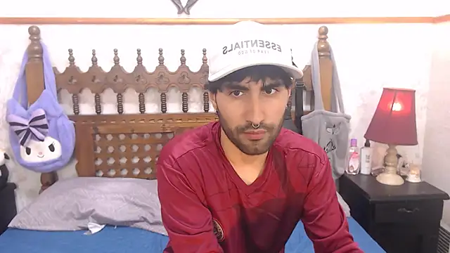 Snapshot of MilanZaire chatting on 03.23.25 MilanZaire online show from 03.23.25