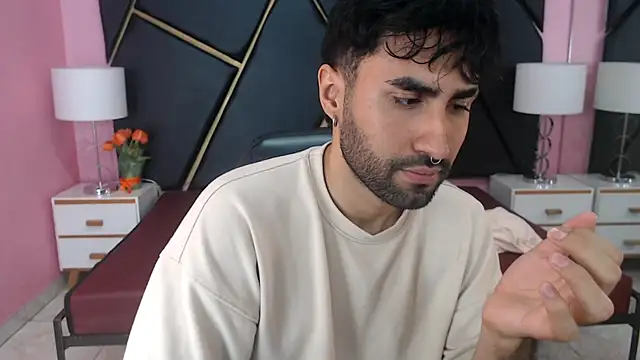 Snapshot of MilanZaire chatting on 10.14.25 MilanZaire online show from 10.14.25